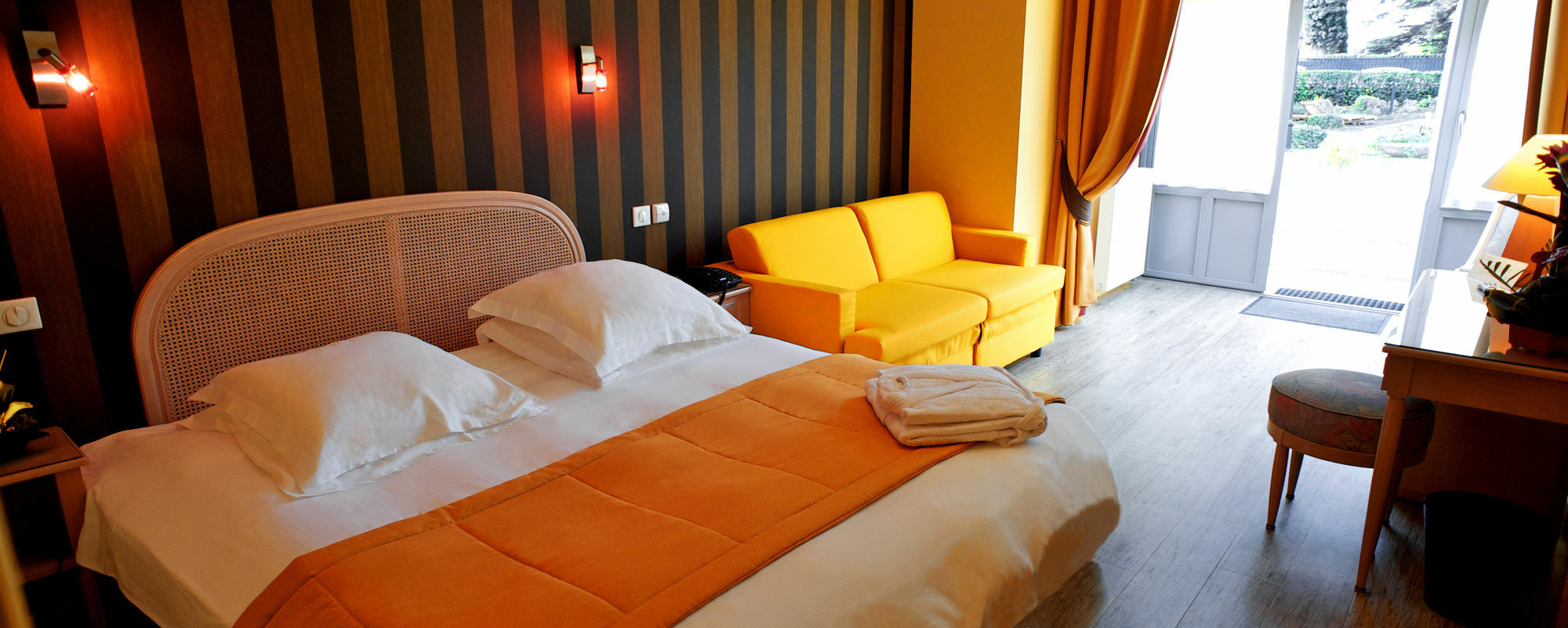 Grand Hotel De Courtoisville - Piscine & Spa, The Originals Relais Сен-Мало Экстерьер фото